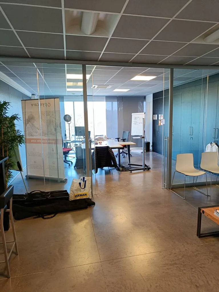 Bureau - Espace de Bureau avec Beaucoup de Luminosité près de l'E313 à Geel