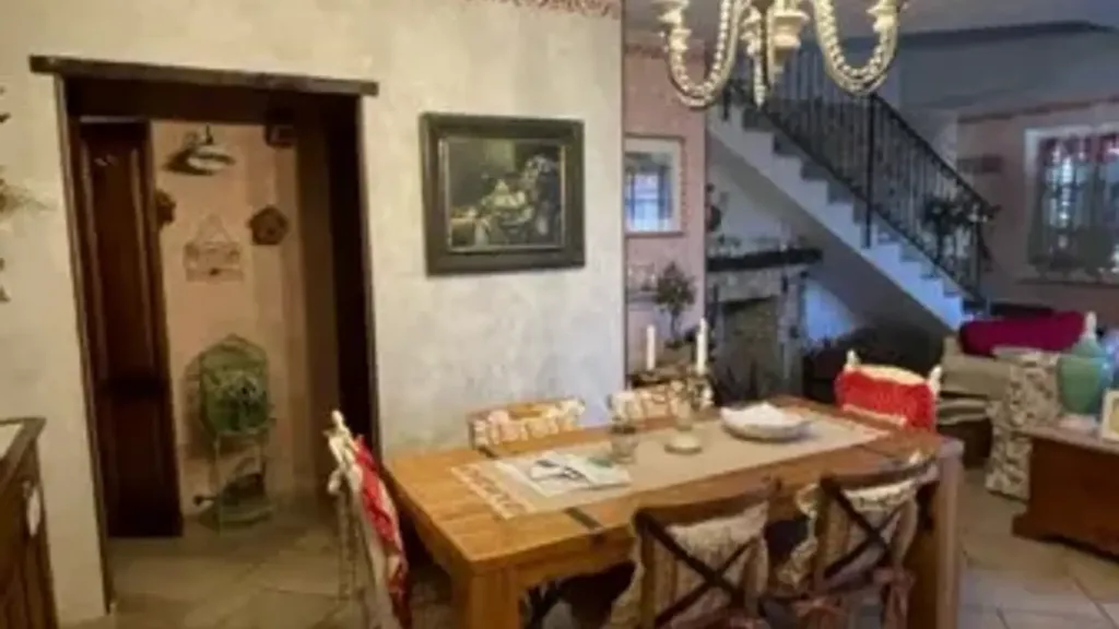 Salle à manger - Rustic Villa with Portico in Tortona