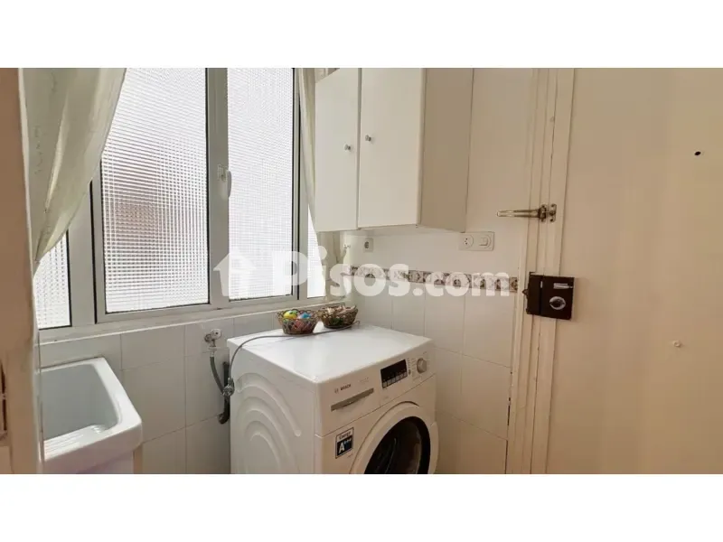 Utility Room - Spacious Apartment with Balcony in Calle Asunción