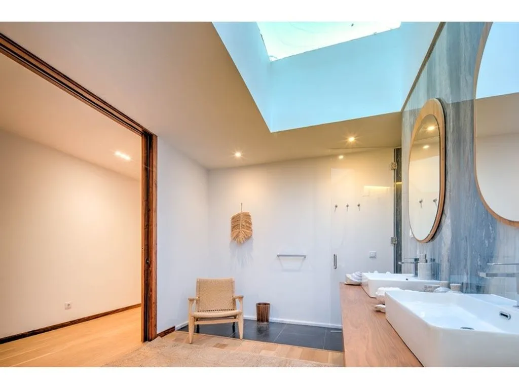 Bathrooms - Modern Villa with Sea View in Troia Resort