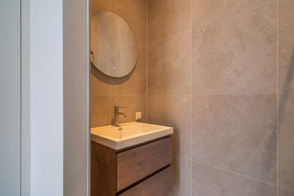 Salles de bain - Renovated Apartment with Balcony in The Hague
