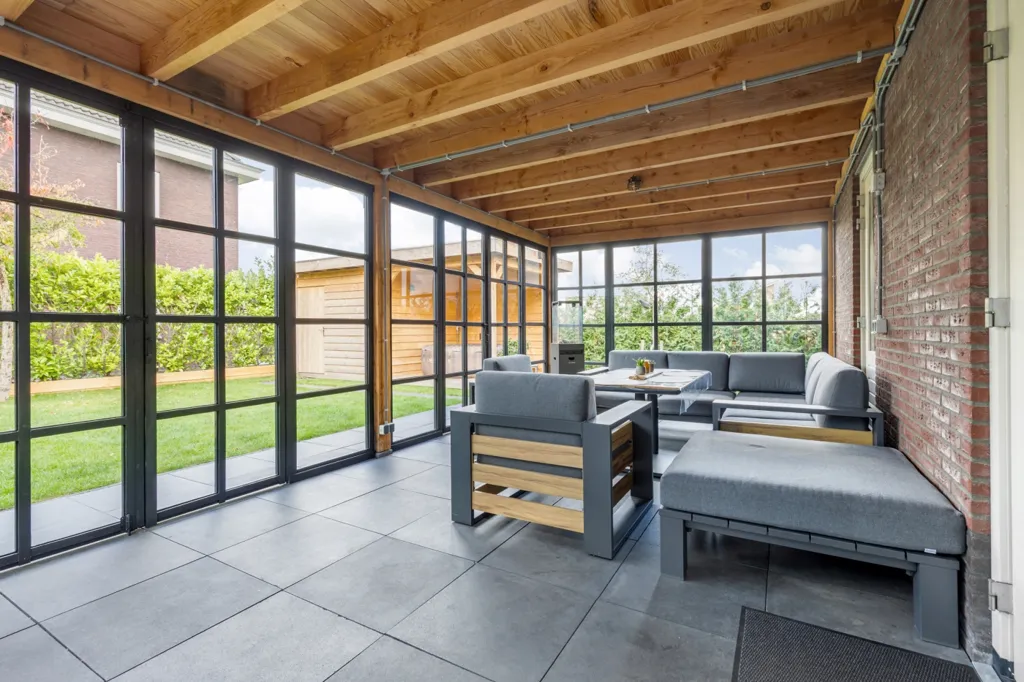 Terrass - Detached House with Business Hall in Breda