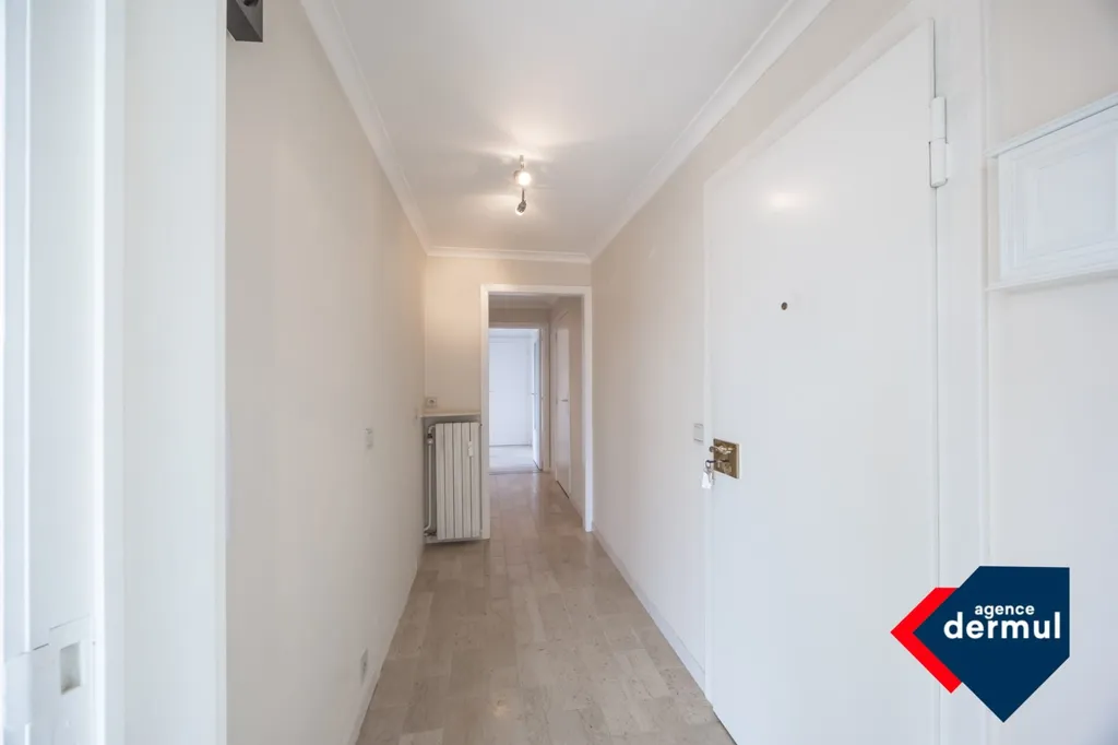 hallway_entrance