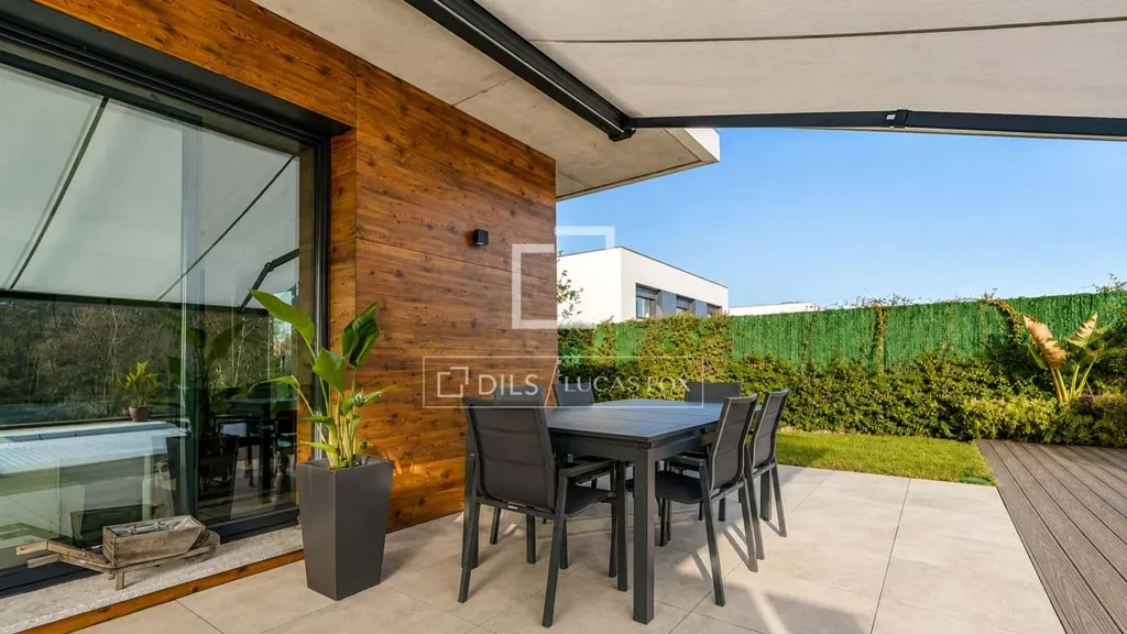 Terrasse - Semi-Detached Villa with Pool in Miramon, Donostia