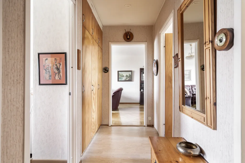 Esik - Well-Planned Apartment with Balcony in Tynnered