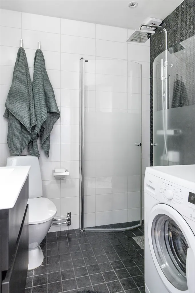 Salles de bain - Penthouse with Large Balcony in Solbacka