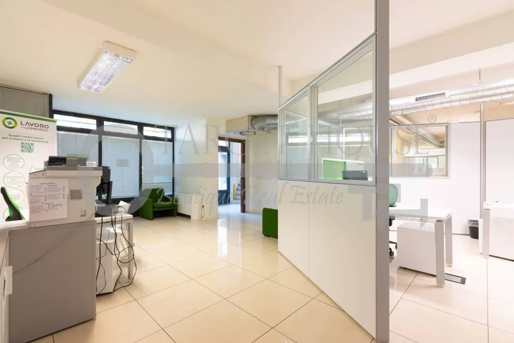 Kabinet - Office with Lake View in Como