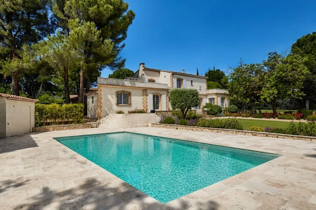 Pool - Secure Reception Property with Pool in Aix-en-Provence