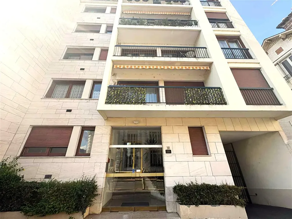 Välivaade - 3-Bed Apartment with Parking in Montargis