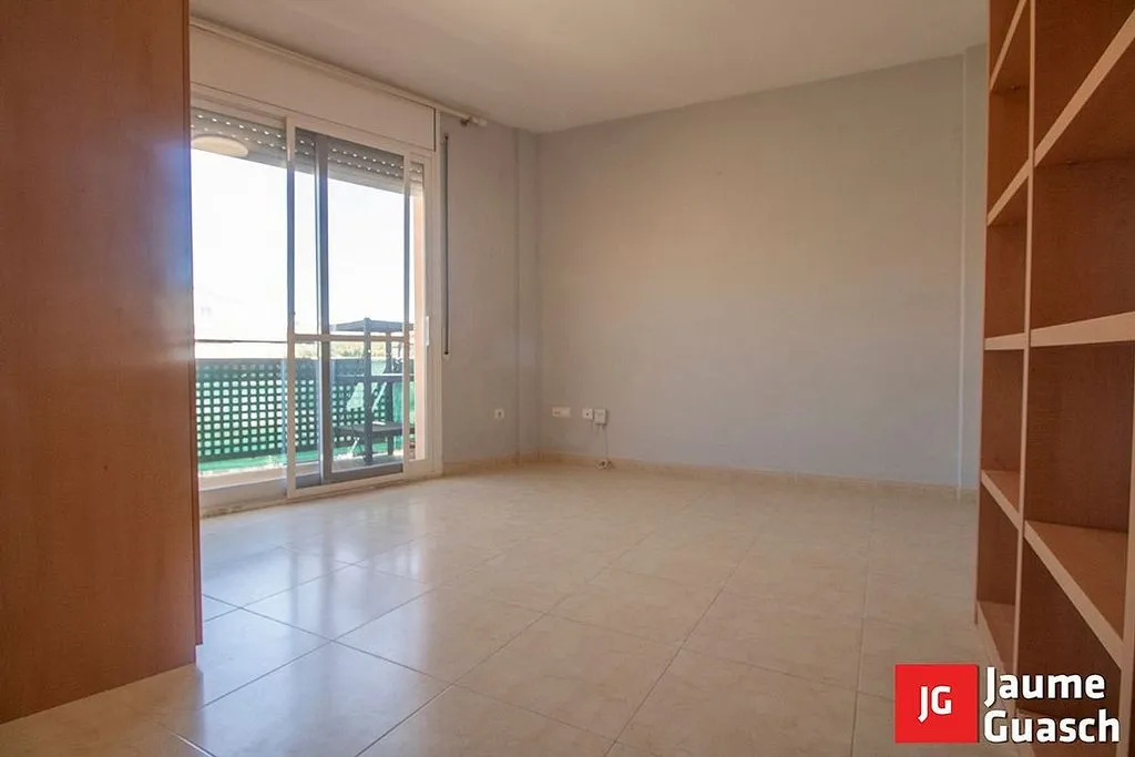 Toad - Apartment with Pool in Centre Torredembarra