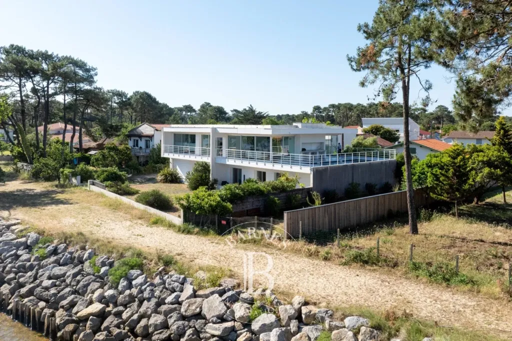 Exterior - Villa with Panoramic Water View in Mimisan