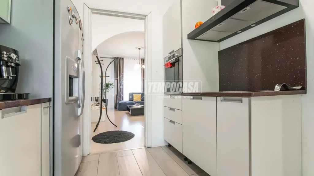 Köök - Rearranged Apartment with Balcony in Gorla Minore