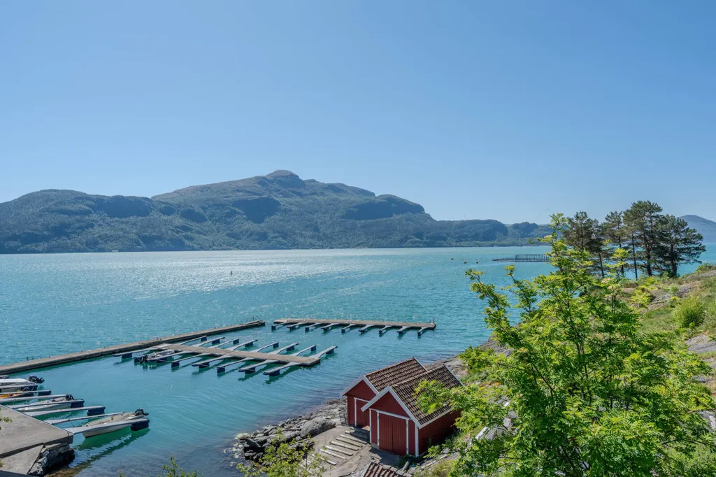Jardin - Two-Property Retreat with Sea View in Vikedal