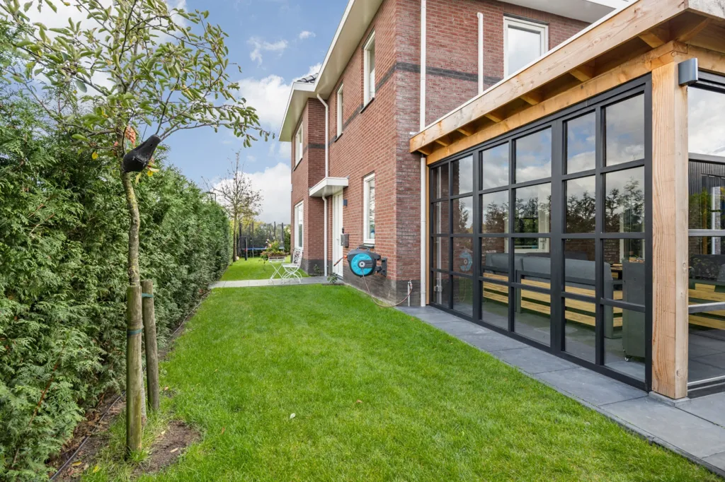 Aed - Detached House with Business Hall in Breda