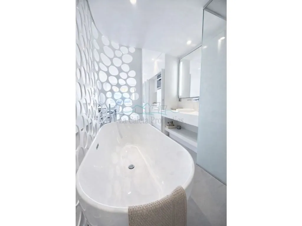 Salles de bain - Luxury Apartment with Ocean View in La Caleta