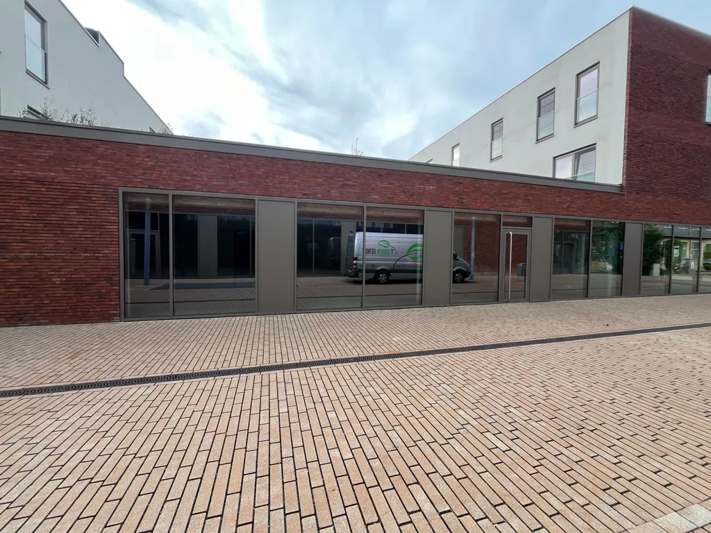 Extérieur - Espace Commercial avec Vitrine à Hamme