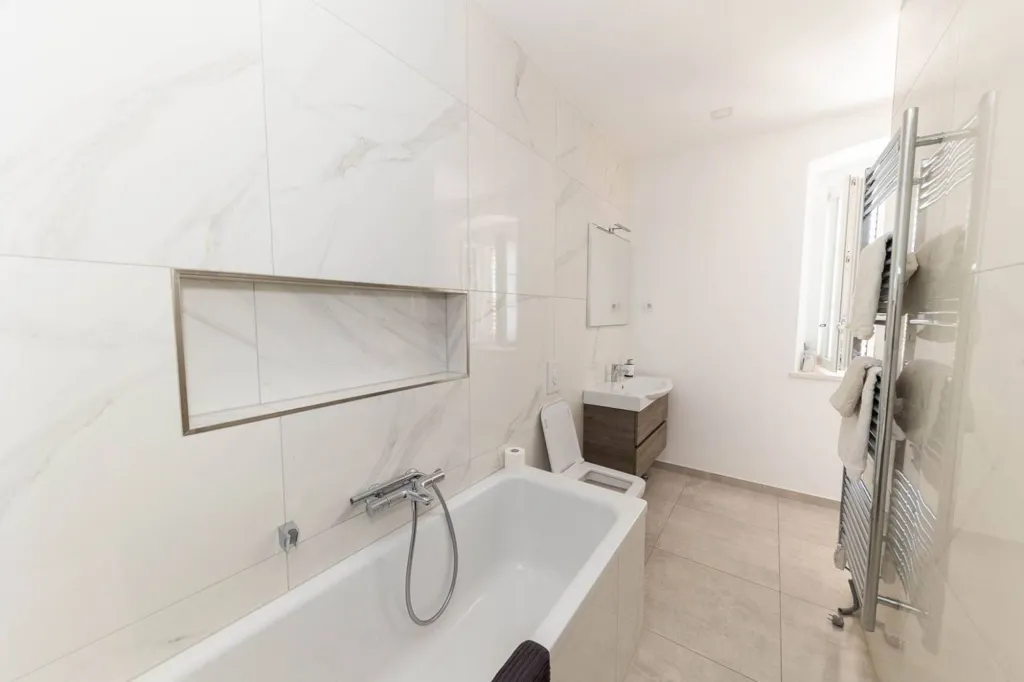 Salles de bain - Three-Storey Villa with Sea View in Bribir