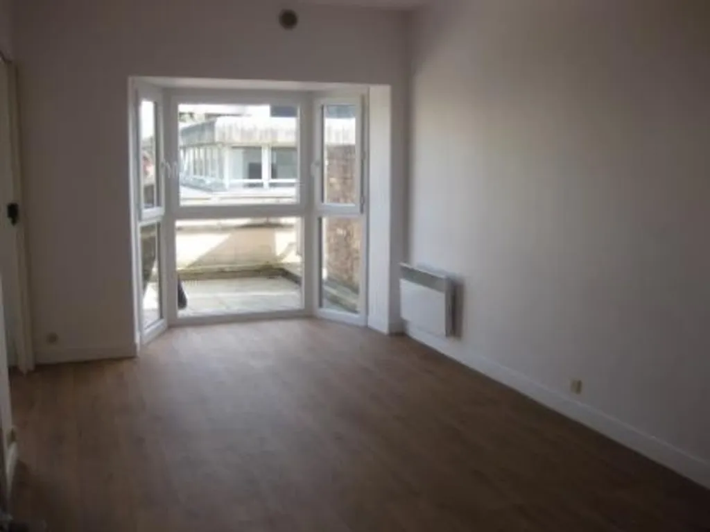 Toad - Charming 2-Bed Flat with South-Facing Terrace