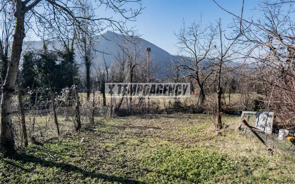 Aed - Multi-Level Warehouse with Land in Riccò