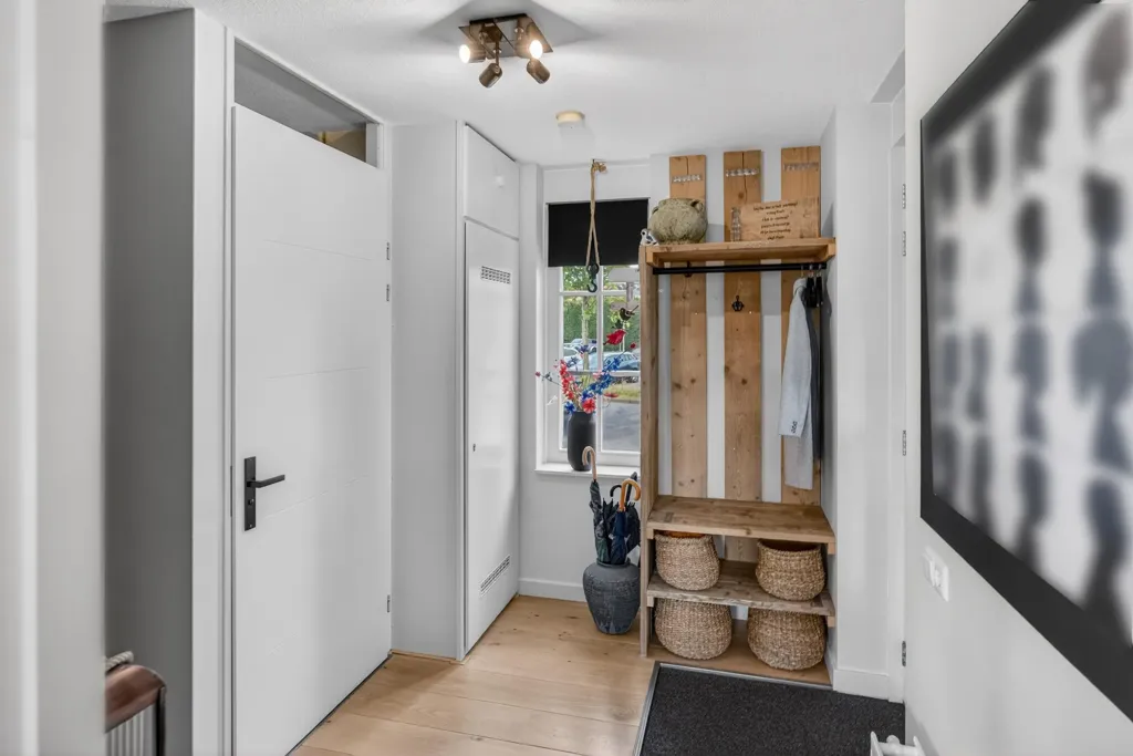 Hallway - Half-Freestanding House with Harbour View in Oude-Tonge