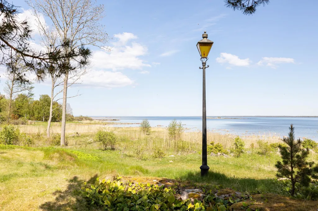 Aed - Charming Seafront Property in Stenskär