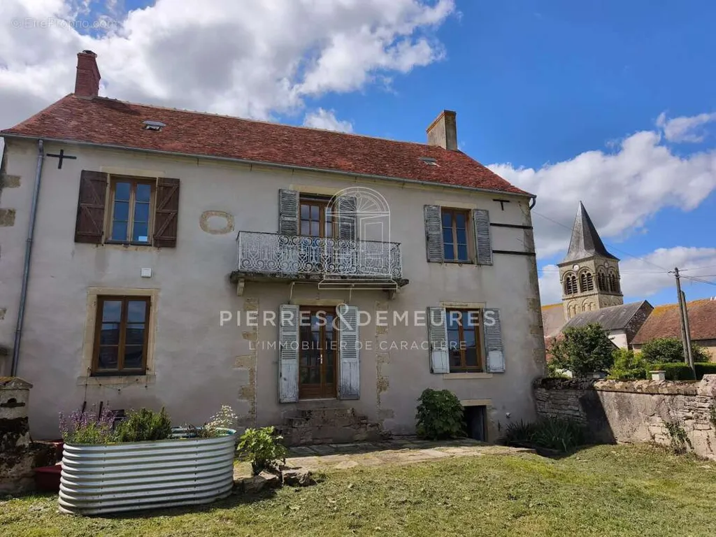 Extérieur - Maison 8 pièces à Bengy-Sur-Craon