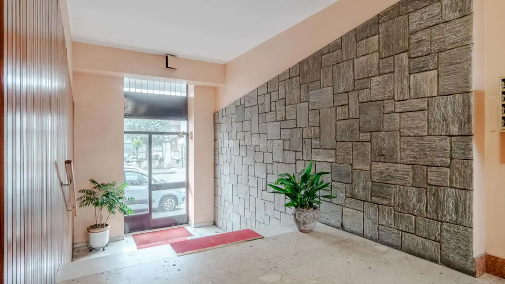 hallway_entrance