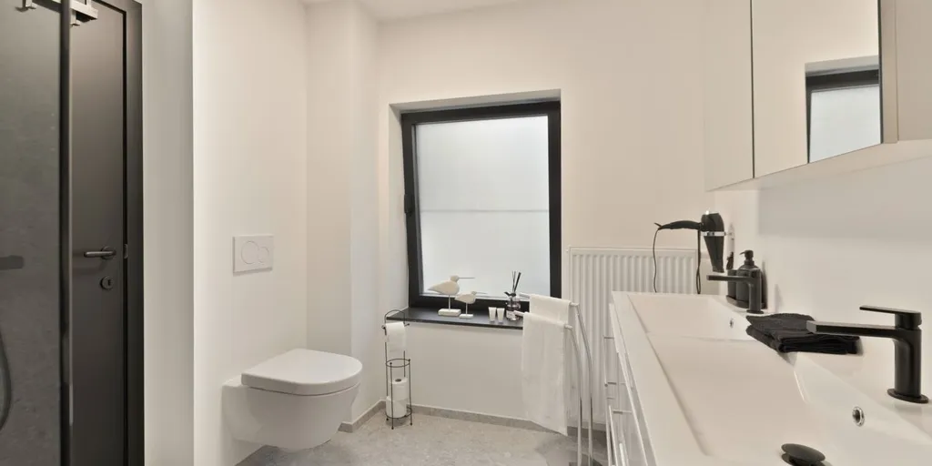 Bathrooms - Characterful Flat with Impressive Interior in Oud-Rekem