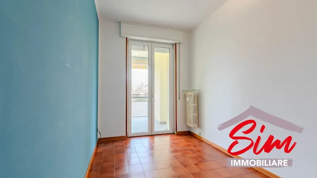 Pièces - Four-room Flat with Balcony in San Paolo