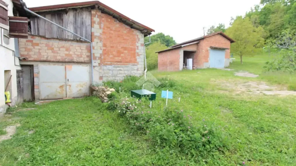 Aed - Independent House with Private Garden in Carpineti