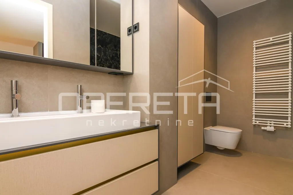 Salles de bain - 4-Room Apartment with Cathedral View in Centar