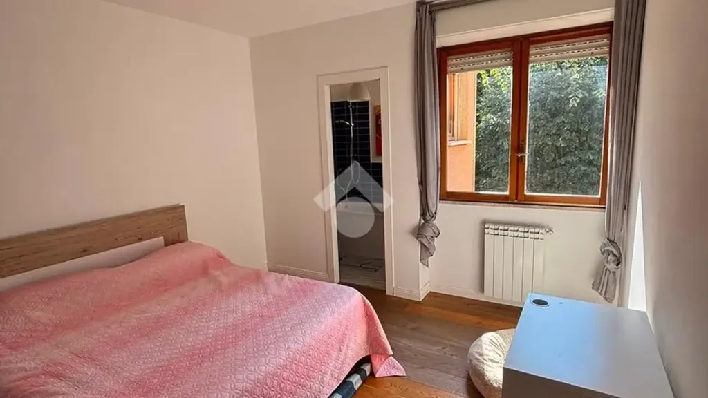 Chambres - Armed Trilocale with Balcony in Rome