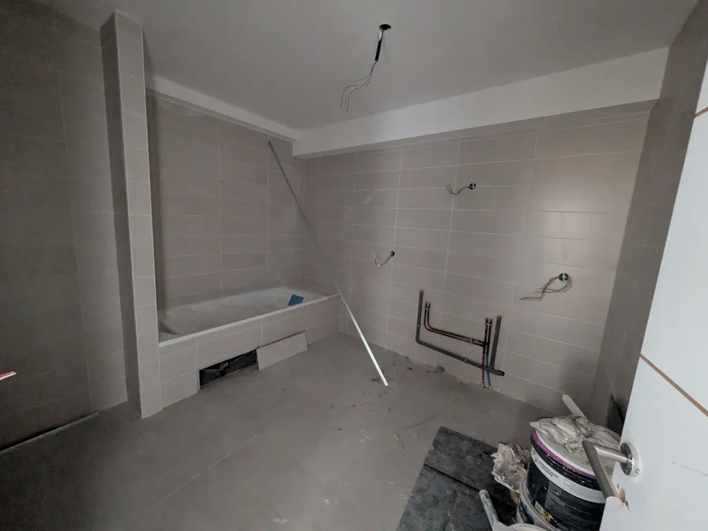 Vannitoad - New 4-Bed Flat with Terrace in Bouthéon