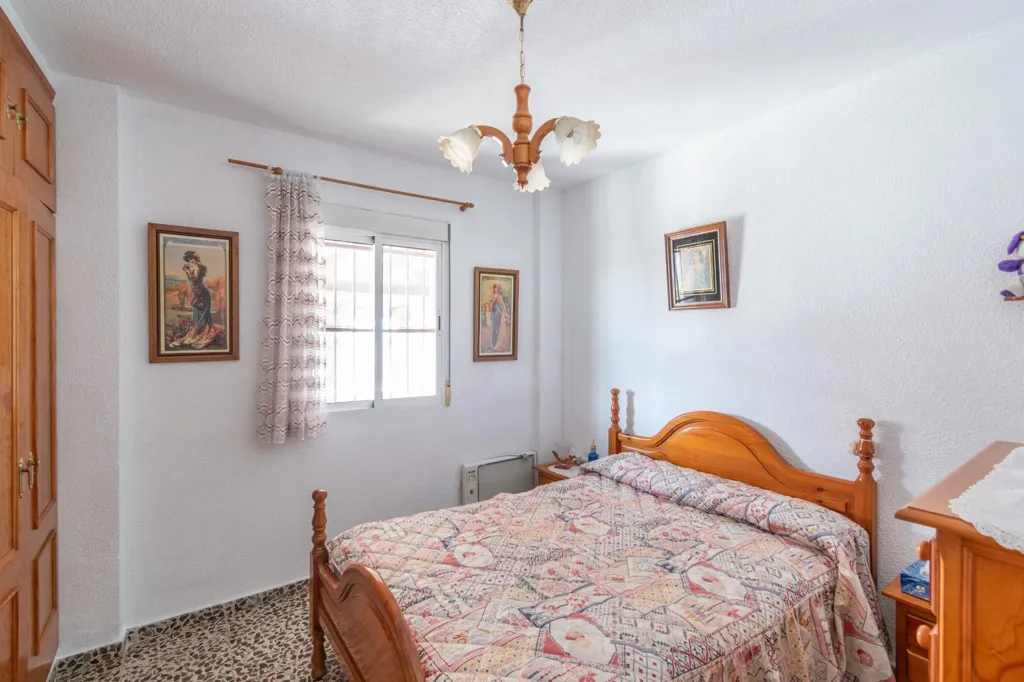 Magamistoad - Corner House with Pool in Atarfe