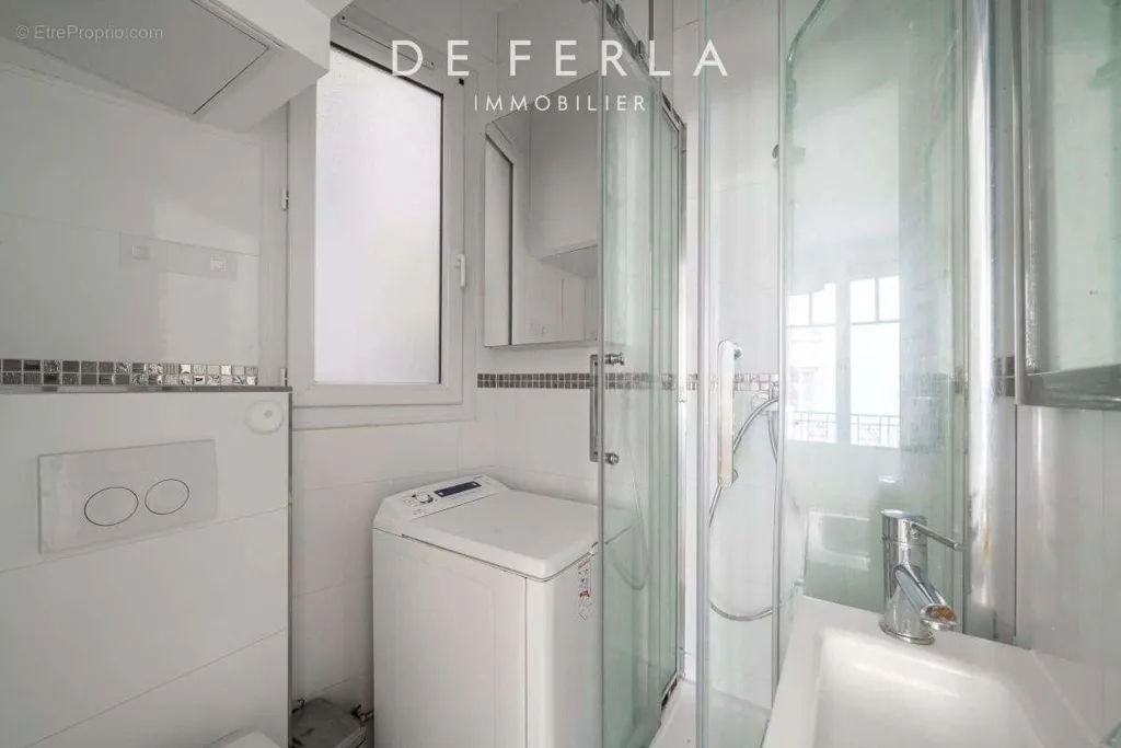 Salles de bain - Studio Refait à Neuf avec Ascenseur à Paris XVème