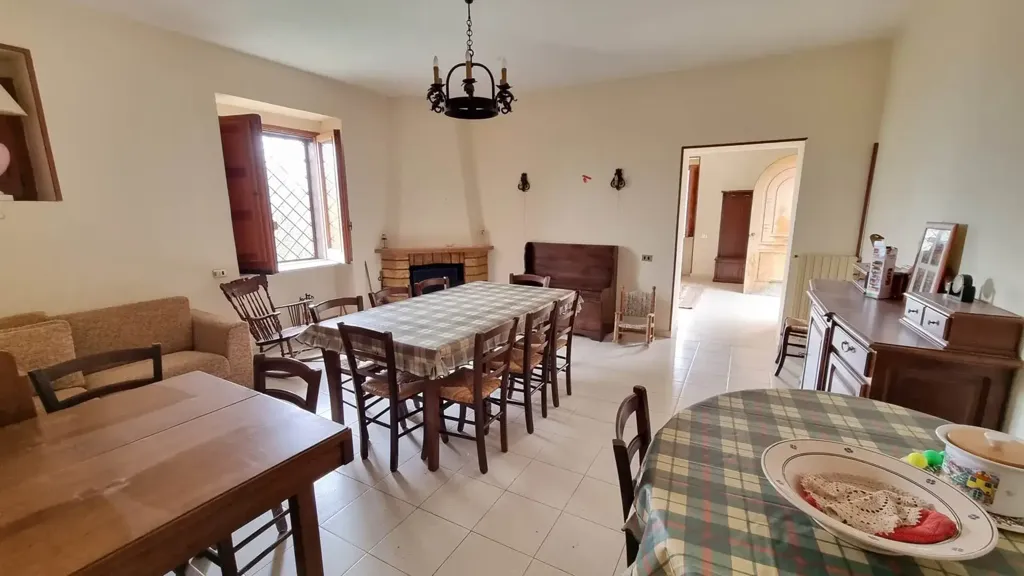 Söögituba - Independent House with Dual Access in Torre Le Nocelle