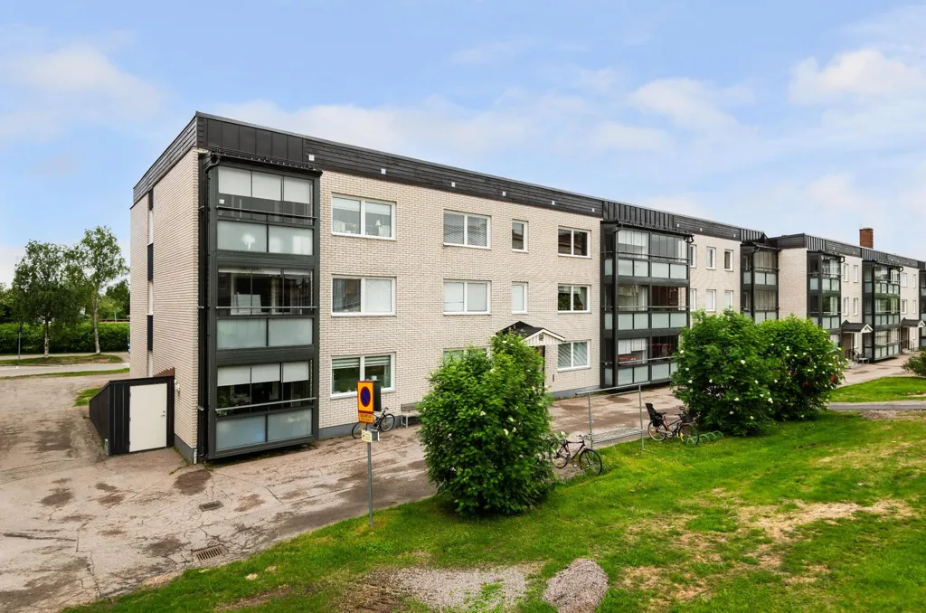 Vista aerea - Terraced House with Glazed Balcony in Central Location