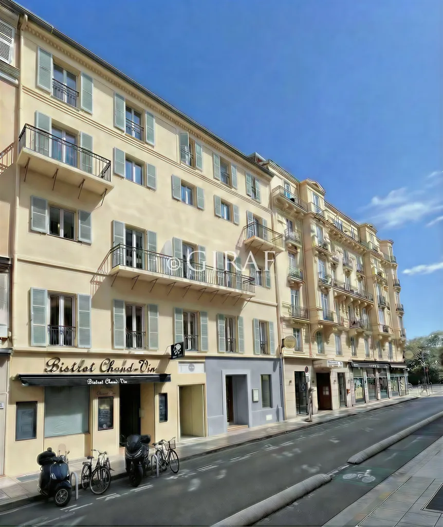 Extérieur - Appartement Rénové avec Vue Jardin au Centre de Nice