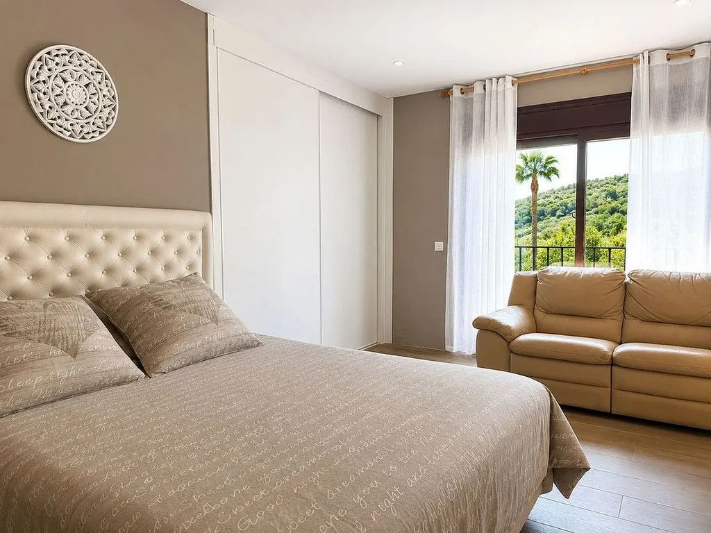 Chambres - House with Pool in Selwo, Nueva Milla de Oro