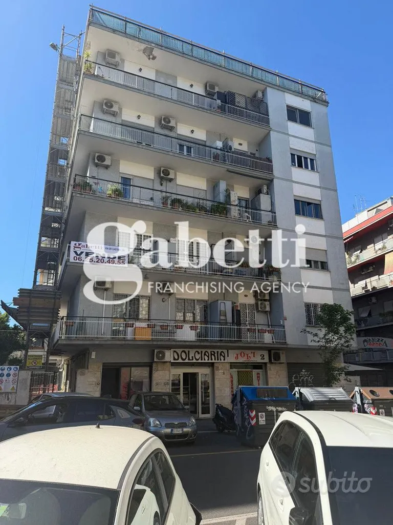 Extérieur - Bright Triplex with Balcony in Central Rome