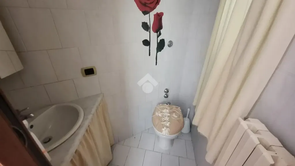 Bathrooms - Villa with Private Garden in Pietrastornina
