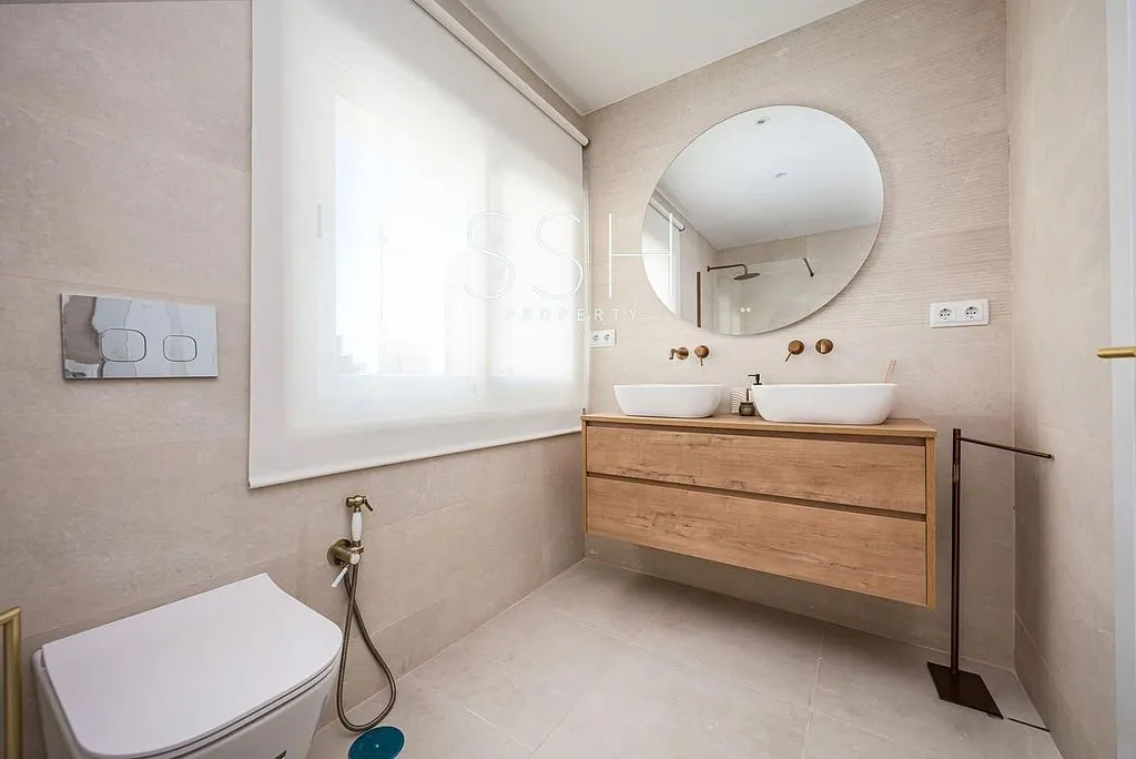 Salles de bain - Modern Loft with Terrace in Almagro, Madrid
