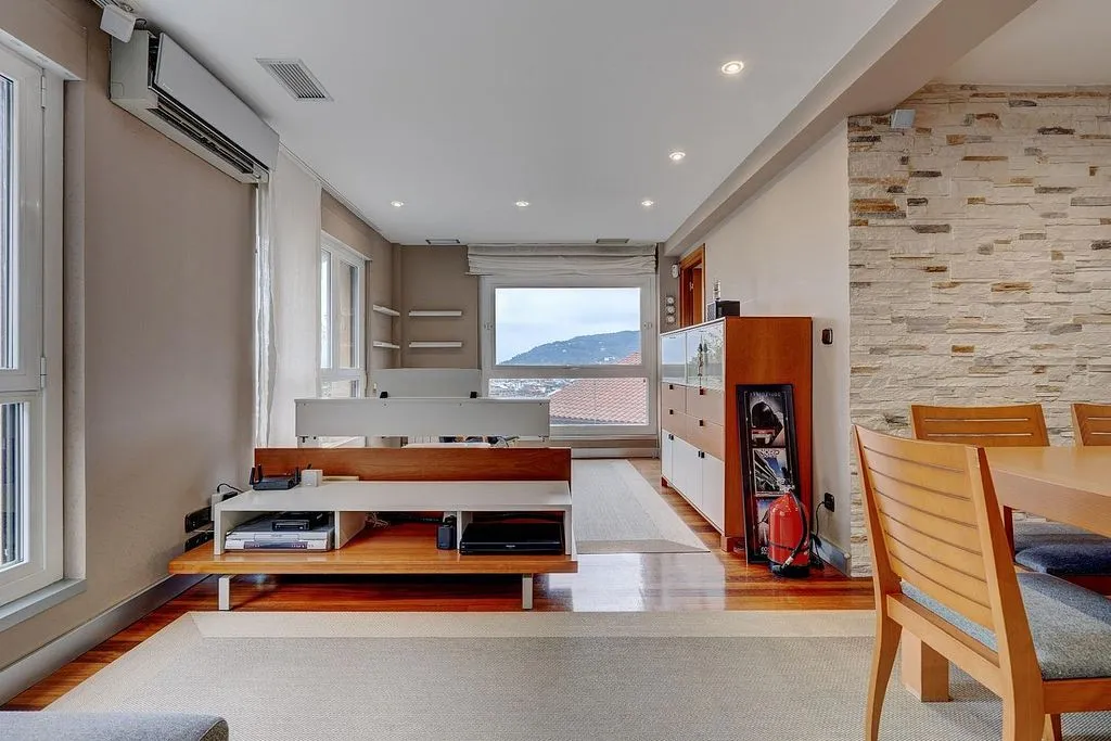 Elutuba - Spacious Flat with Views in San Roque