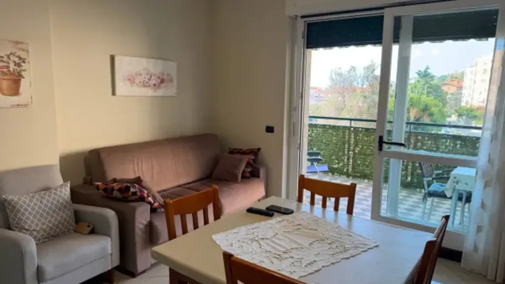 Söögituba - Modern Flat with Terrace in Sanremo