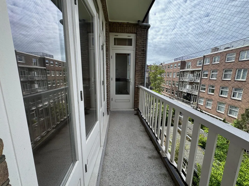 Balcon - High-Quality Renovated Apartment in Stadionbuurt