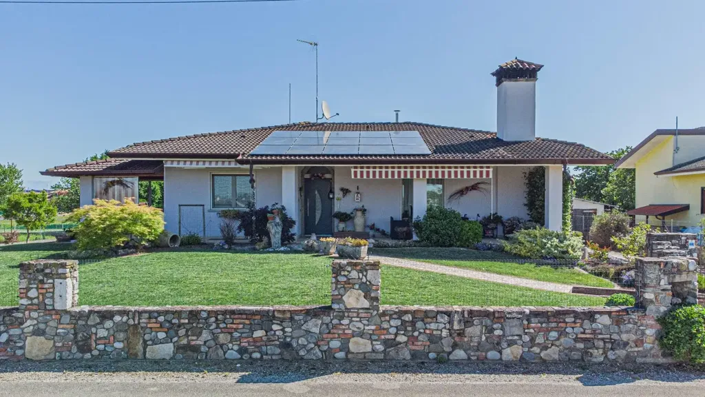 Välivaade - Villa with Garden in Gonars