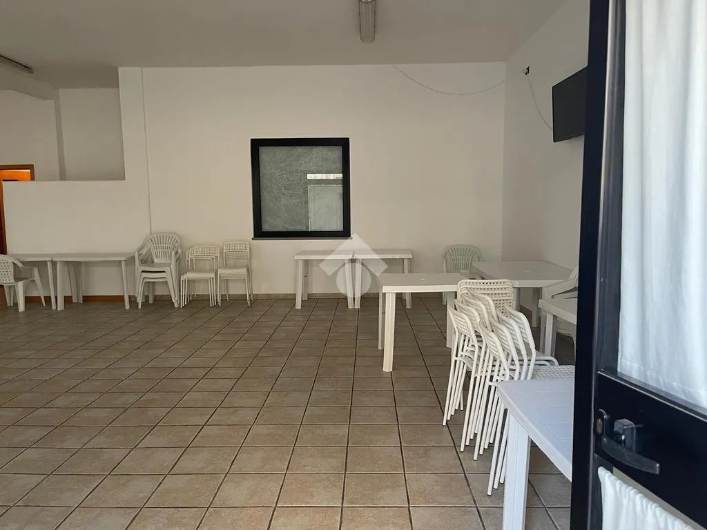 Salle à manger - Commercial Space with Double Frontage in Grottaglie