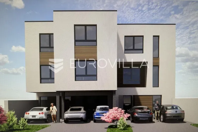 Five-Bedroom Apartment with Balcony in Osijek
