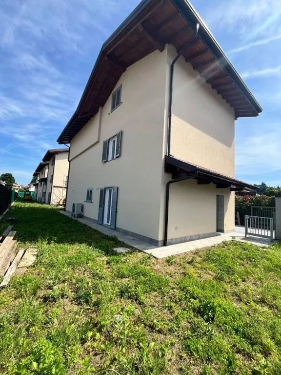 Extérieur - New Villa with Private Garden in Besnate
