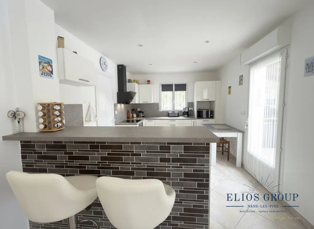 Cucina - Villa with Panoramic View in Nans-les-Pins